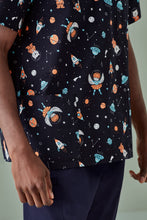 Load image into Gallery viewer, Mens Printed Scrub Top - Solomon Brothers Apparel
