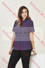 Load image into Gallery viewer, Easy Stretch Ladies Short Sleeve Blouse Daisy Print - Solomon Brothers Apparel