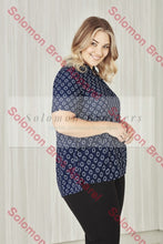 Load image into Gallery viewer, Easy Stretch Ladies Short Sleeve Tunic Daisy Print - Solomon Brothers Apparel
