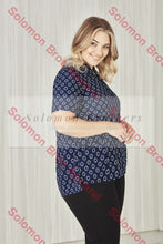 Load image into Gallery viewer, Easy Stretch Ladies Short Sleeve Tunic Daisy Print - Solomon Brothers Apparel