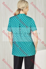 Load image into Gallery viewer, Easy Stretch Ladies Short Sleeve Tunic Daisy Print - Solomon Brothers Apparel
