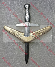 Load image into Gallery viewer, 1st Commando Regiment Cap Badge - Solomon Brothers Apparel
