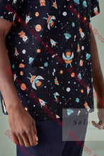Load image into Gallery viewer, Mens Printed Scrub Top - Solomon Brothers Apparel
