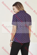 Load image into Gallery viewer, Easy Stretch Ladies Short Sleeve Blouse Daisy Print - Solomon Brothers Apparel

