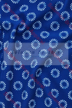 Load image into Gallery viewer, Easy Stretch Ladies Short Sleeve Tunic Daisy Print - Solomon Brothers Apparel
