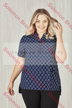 Load image into Gallery viewer, Easy Stretch Ladies Short Sleeve Tunic Daisy Print - Solomon Brothers Apparel
